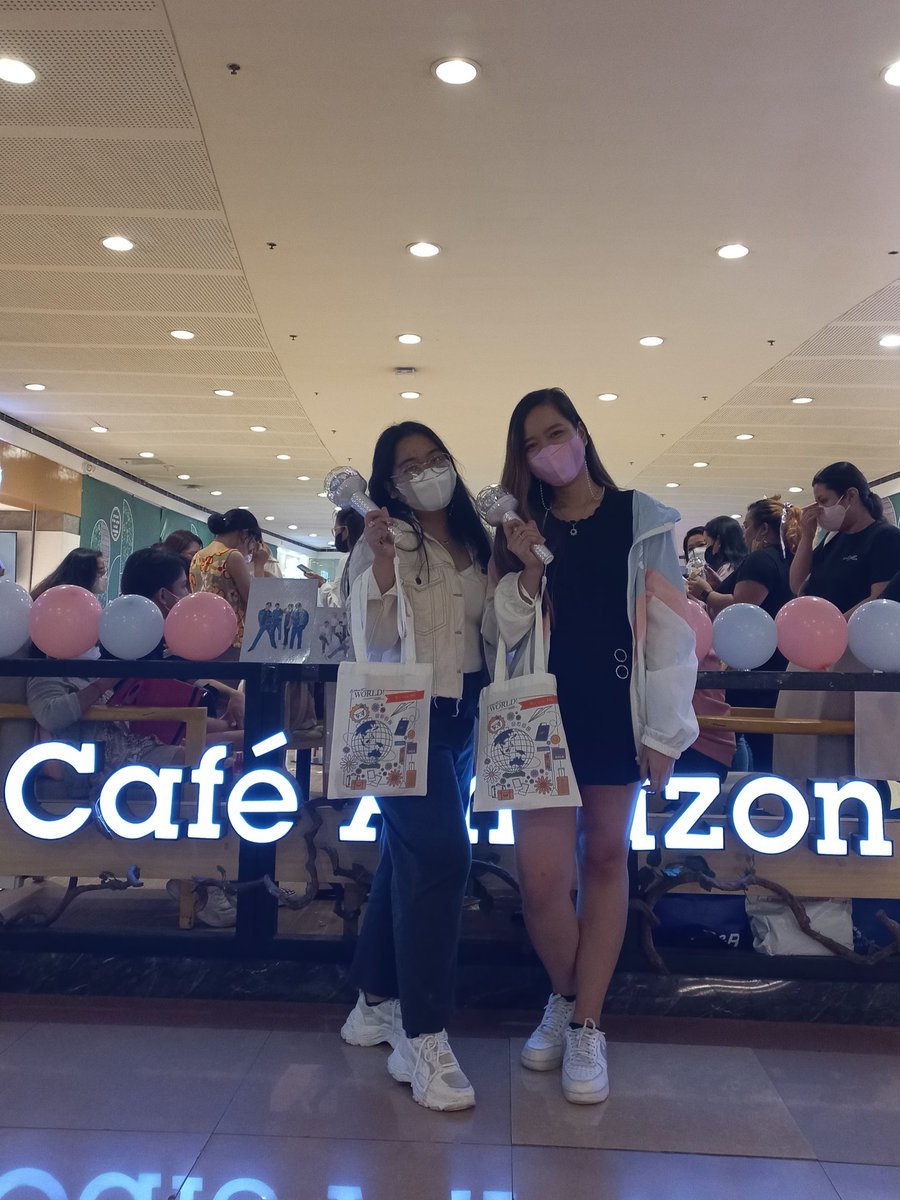 ydwksy's tweet photo. Hihi special thanks to @scoupseoul 😚 to more cses and concerts together! 🥰  #SectorPH #SectorQZT https://t.co/S8AjEp06SO