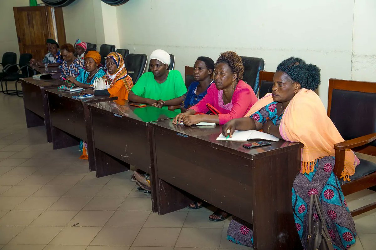 PpraTanzania's tweet photo. #fursa #vikundi #lianzishe #kaziinaendelea
Ikafika zamu ya Wanawake wa Sumbawanga Mjini kuhamasishwa kuhusu fursa za zabuni za umma (tenda za Serikali) wakiwa sehemu ya makundi maalum.
@CloudsMediaLive
@psptbofficial
@TZMsemajiMkuu
@MsigwaGerson https://t.co/QISPSVmj8e