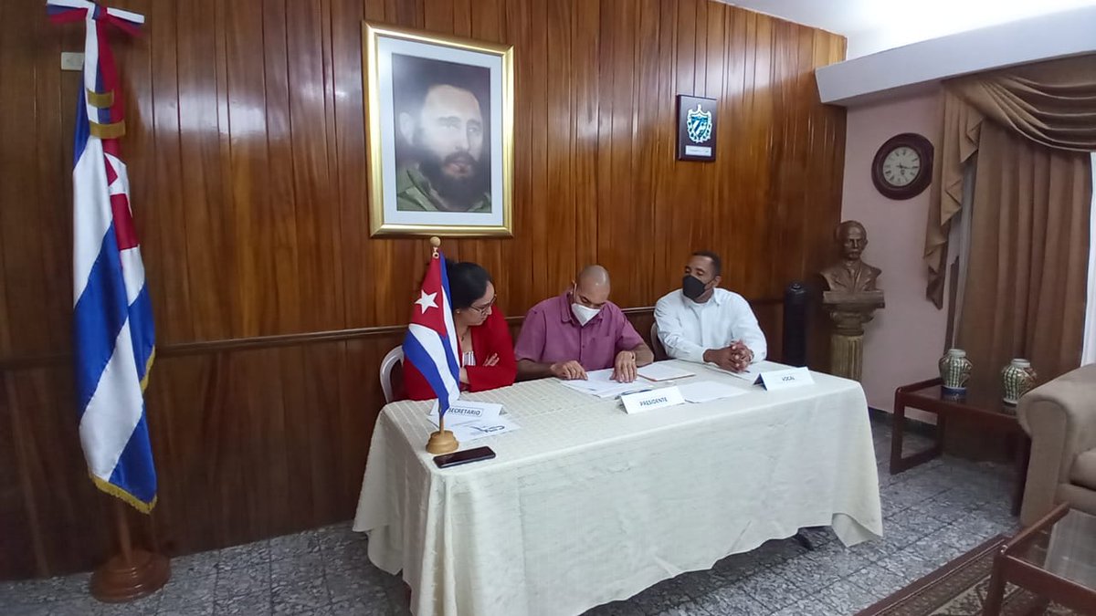 CubaEmbaGuatem's tweet photo. Se realiza el voto por el #CodigoDeLasFamilias en la Misión Estatal cubana en Guatemala. https://t.co/QrdsEHh1MU