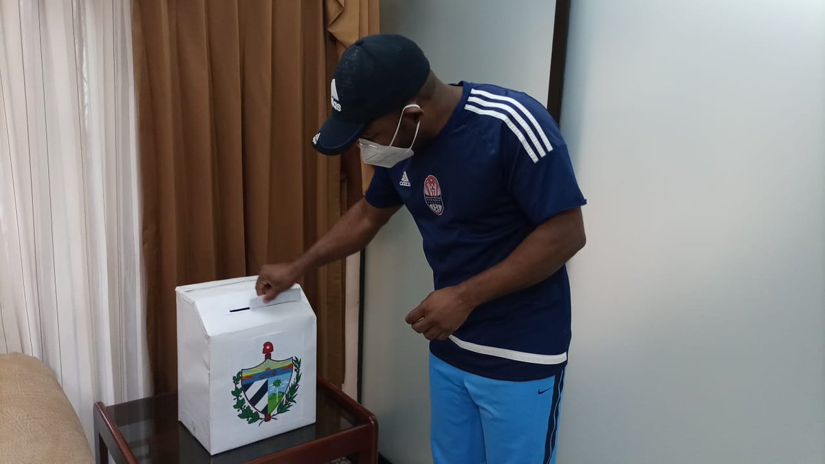 CubaEmbaGuatem's tweet photo. Se realiza el voto por el #CodigoDeLasFamilias en la Misión Estatal cubana en Guatemala. https://t.co/QrdsEHh1MU