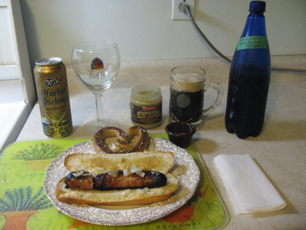 newman_goodmoon's tweet photo. Oktoberfest Sausage, Oktoberfest Mustered, #FriedOnions #SausageBun, #Pretzel, #RoastedAlmonds Hacker Pschorr (#MunchnerGold). and my homemade #Oktoberfest #Maerzen #Craftbeer #Prost #Cheers #CheersToBeer 🍻🍺 https://t.co/hwzk1Ye3hm