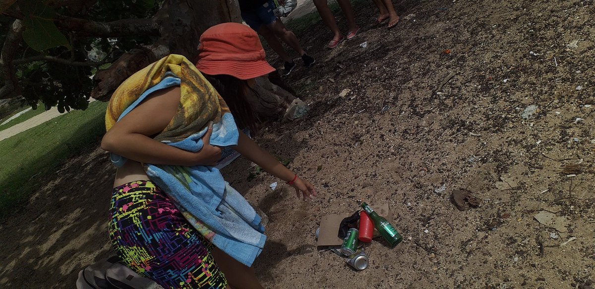 CaimitoUjc's tweet photo. Saneamiento en la playa #ElSalado por parte de la #UJCCaimito. #VotoSi #CodigoSi https://t.co/EvpyycVVNP
