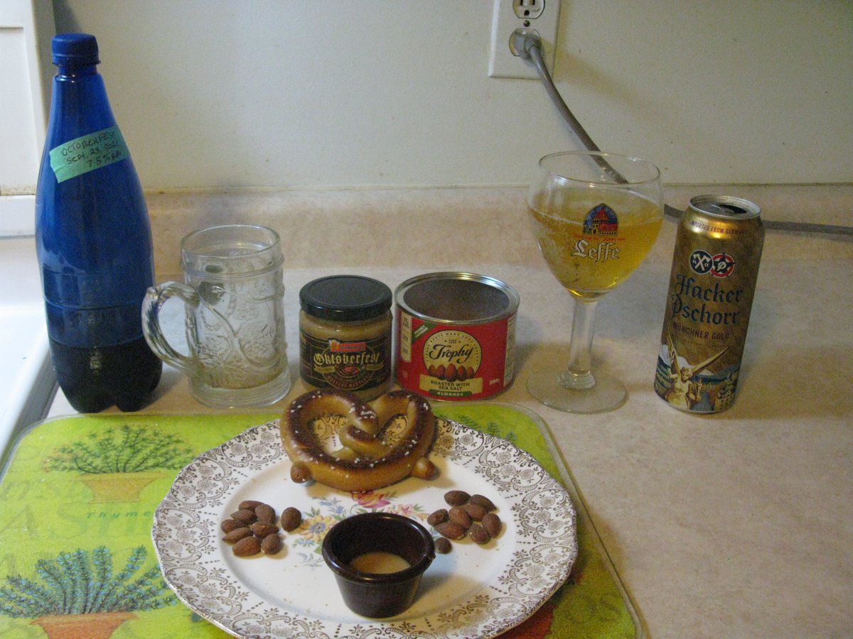 newman_goodmoon's tweet photo. Oktoberfest Sausage, Oktoberfest Mustered, #FriedOnions #SausageBun, #Pretzel, #RoastedAlmonds Hacker Pschorr (#MunchnerGold). and my homemade #Oktoberfest #Maerzen #Craftbeer #Prost #Cheers #CheersToBeer 🍻🍺 https://t.co/hwzk1Ye3hm