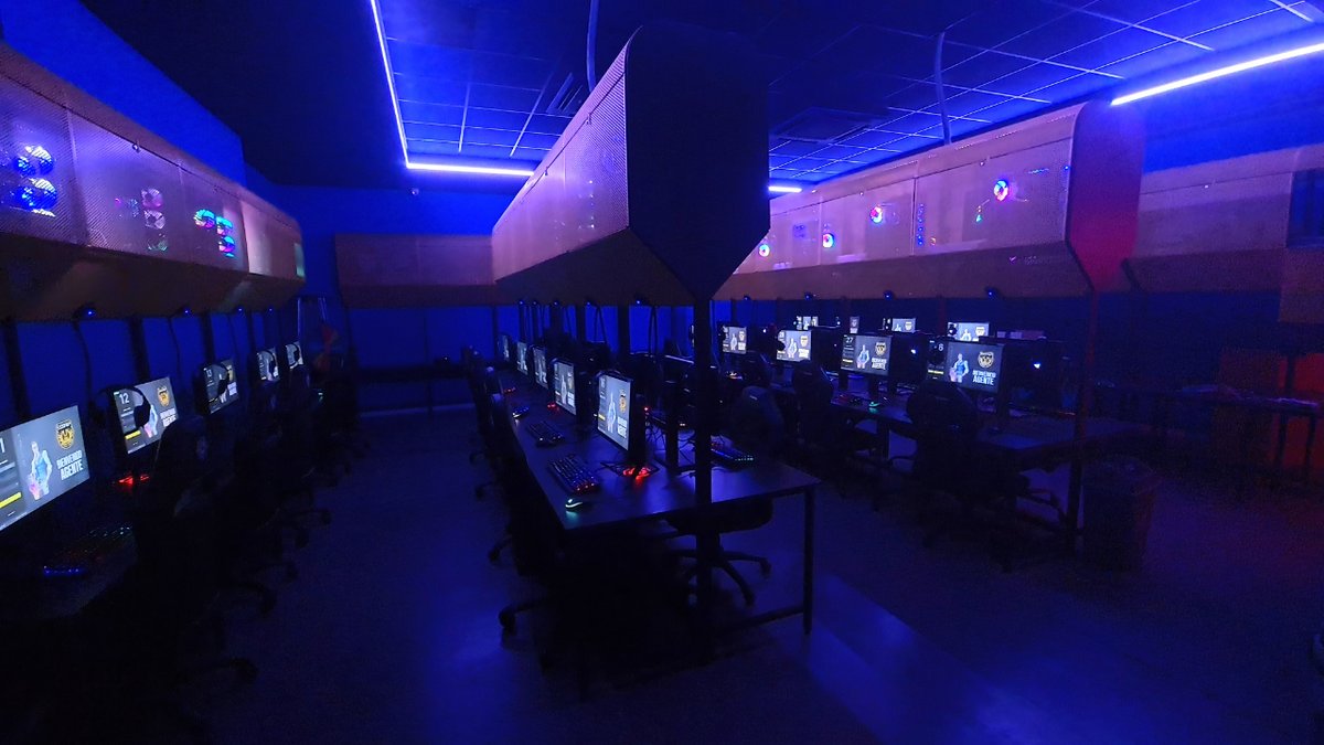 Estamos preparando la ZONA GAMING🎮 para vosotros AGENTES. ¿A quién veremos por aquí el día de la inauguración?

Puedes confirmar tu asistencia al evento a través de este formulario: 📝 forms.gle/9h8qrN9soDnGZJ…

#WEMAKETHEWAY💛
