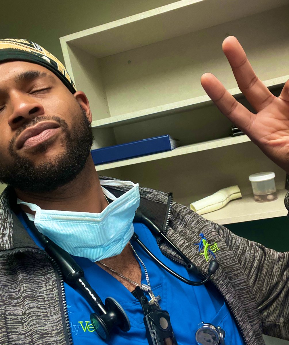 FloridaFloyd954's tweet photo. Yo! I straight up ROCKED that surgery rotation!! 😤👊🏽

- Dr. Williams 😎

#SurgeryIntern #RotatingInternship #VetMed https://t.co/v1idiQNpr0