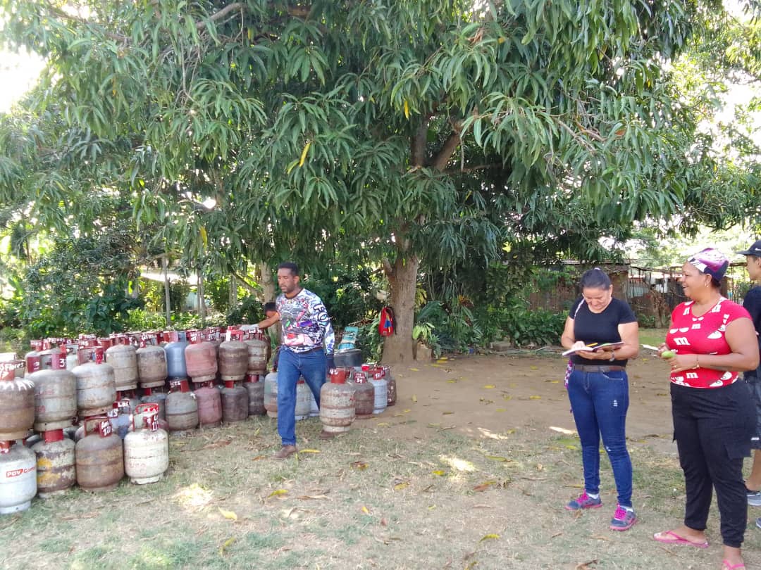 YareAlcaldia's tweet photo. Desde el centro de trabajo "Jefa Apacuana" Se da inicio al PLAN DE ABASTECIMIENTO DE  GLP para los municipios Simón Bolivar y Tomas Lander, para lograr el llenado de cuatro mil cilindros 
#OrgulloYarense 
#gascomunal 
@mirandagas_ 
@HectoRodriguez
@nicolasmaduro 
@saulyanezyare https://t.co/xIb6CfOtgy