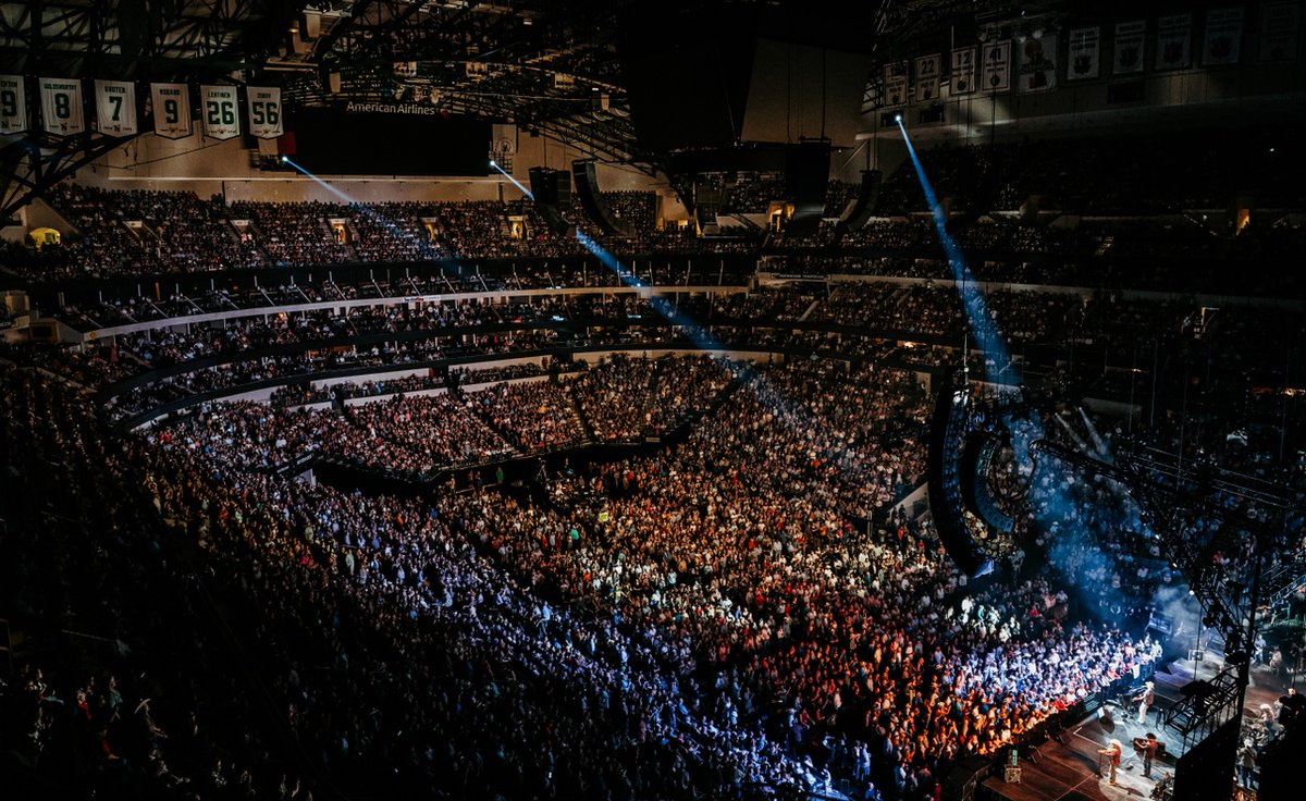 OfficialJackson's tweet photo. “Oh, how I wish Dallas was in Tennessee…” 🎶 Thanks for keepin’ it country last night @AACenter! #Dallas #LastCallWithAlan

📸: @JoshGicker https://t.co/FxpgfJvNoj