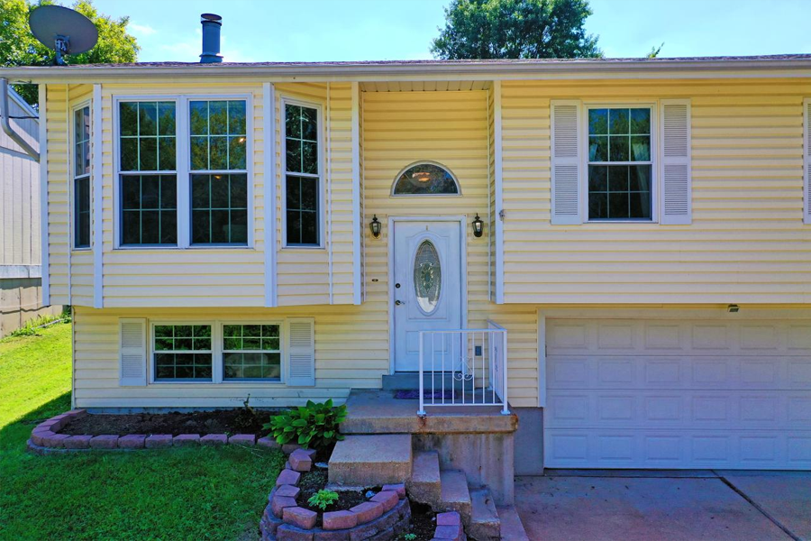 HommatiNetwork's tweet photo. 322 Green Jade Estates Dr, Fenton, MO 63026 - 3 Beds 2.5 Baths 1344 Sq Ft Built 1989. Experience this beautiful home with an interactive 3D tour @ https://t.co/EnRleCZ5MP

#Hommati #stlouisrealty #stlouisrealestate #stlouishomes #stlhomes #stlrealtor https://t.co/ymWIqzrUNQ