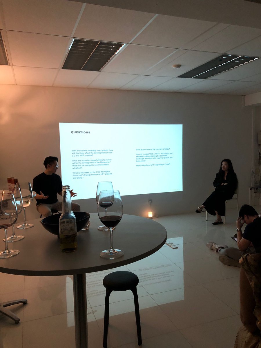 Vouss_YY's tweet photo. @misled_lotus showing u my emoji face 🤣🤣🤣 thanks @mirlnft ❤️❤️for the guest speaker 😉😉 @midnight_minor https://t.co/NOxG4mSKp6