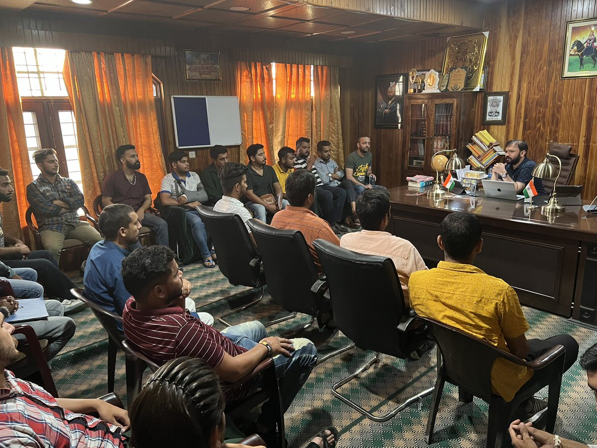 AnkurSharma_Adv's tweet photo. 18.09.2022: Meeting with IkKJutt Jammu Yuva (Youth) Office Bearers concluded today. 

Youth Team shall be officially notified in Navratras. https://t.co/SU6CMpySVT