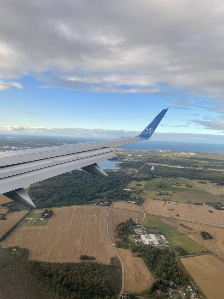ThomasCastrel's tweet photo. Wheels down in #tallinn 🇪🇪 and ready to meet w/ Committee on foreign affairs of the Flemish parliament 🟡⚫️@vlaparl @cathycoudyser @FlandersWarsaw @Flanders_DFA @ArturKink @estonianparliamen https://t.co/r7jeAzM6gG