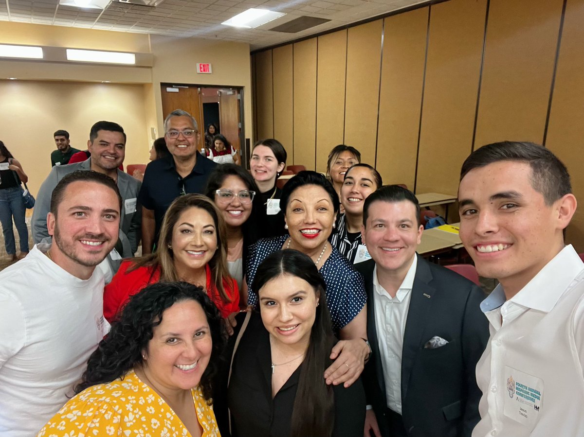 It was great to be with these panelists at the 4th annual Hispanic Media Conference at UT Arlington. <a href="/cbs11ken/">Ken Molestina</a> <a href="/NormagarciaT39/">Norma Garcia</a> <a href="/mpinerotv/">Miguelangel Piñero</a> <a href="/magdasalazar/">Magda Salazar</a> to name a few. Thanks for inspiring other journalists! #journalism