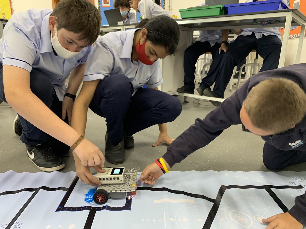 UIS_Science's tweet photo. G8 have made a fantastic start to their @WER_UK @AbilixUK @AbilixRobotics classes @UISDubai @Taaleem! @UIS_Secondary @UIS_Principal #proudlytaaleem https://t.co/ODLCLMwFFs