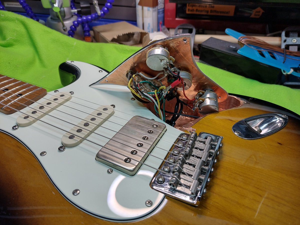 G7UHN's tweet photo. Tweaking a treble bleed circuit. Pleased I made this split pickguard which allows this kind of experiment on a Strat without taking the strings off 🙂 https://t.co/z7RH8cDUDH