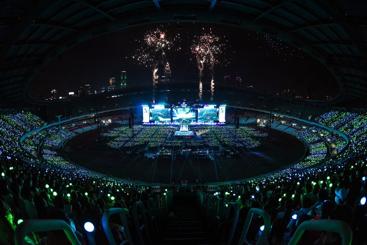 jieun_thailand's tweet photo. ไอยูของพวกเราได้เขียนประวัติศาสตร์ใหม่ขึ้นมาแล้วค่ะ จากนี้ไอยูคือศิลปินเกาหลีหญิงเดี่ยวคนแรกที่ได้แสดงที่ Jamsil Olympic Stadium สเตเดียมที่ใหญ่ที่สุดในประเทศเกาหลีโดยมีผู้เข้าชม 90,000 คน 🧡✨

#The_Golden_Hour
#IU @_IUofficial https://t.co/sAbo6npAXQ