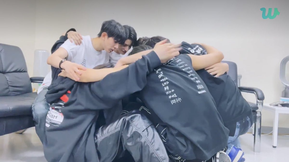 VlTAMINHEE's tweet photo. never been sentimental like this before https://t.co/gbJxGWXGAf