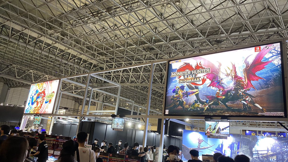 NgL224's tweet photo. あっという間の4日間でしたがTGSお疲れ様でした！
一般側と出展側両方の立場で参加できてとても良い経験になりました💪

我がクランのマスターにも作品を遊んでもらえて嬉しかったです🐝 https://t.co/1WVEM3SAQi