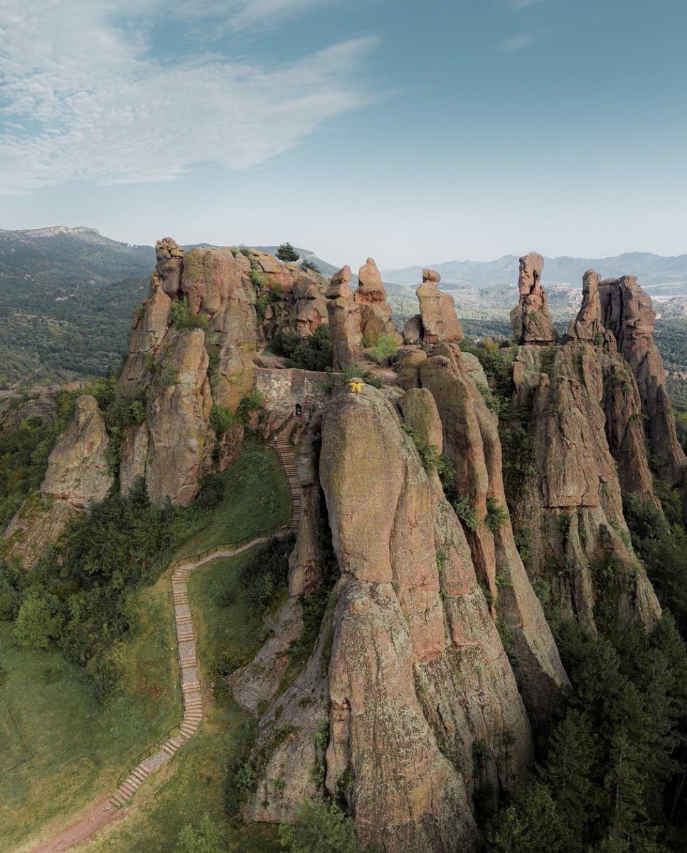 IvanGaidarov's tweet photo. The #Belogradchik_Rocks (#Белоградчишки_скали, Belogradchishki skali), a group of sandstone and conglomerate rock formations located on the western slopes of the #Balkan mountain, with the ancient fortress #Kaleto.
#Bulgaria 🇧🇬
📷Dobromir Raynov https://t.co/7F9irSZ81w