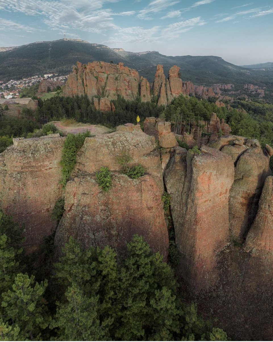 IvanGaidarov's tweet photo. The #Belogradchik_Rocks (#Белоградчишки_скали, Belogradchishki skali), a group of sandstone and conglomerate rock formations located on the western slopes of the #Balkan mountain, with the ancient fortress #Kaleto.
#Bulgaria 🇧🇬
📷Dobromir Raynov https://t.co/7F9irSZ81w