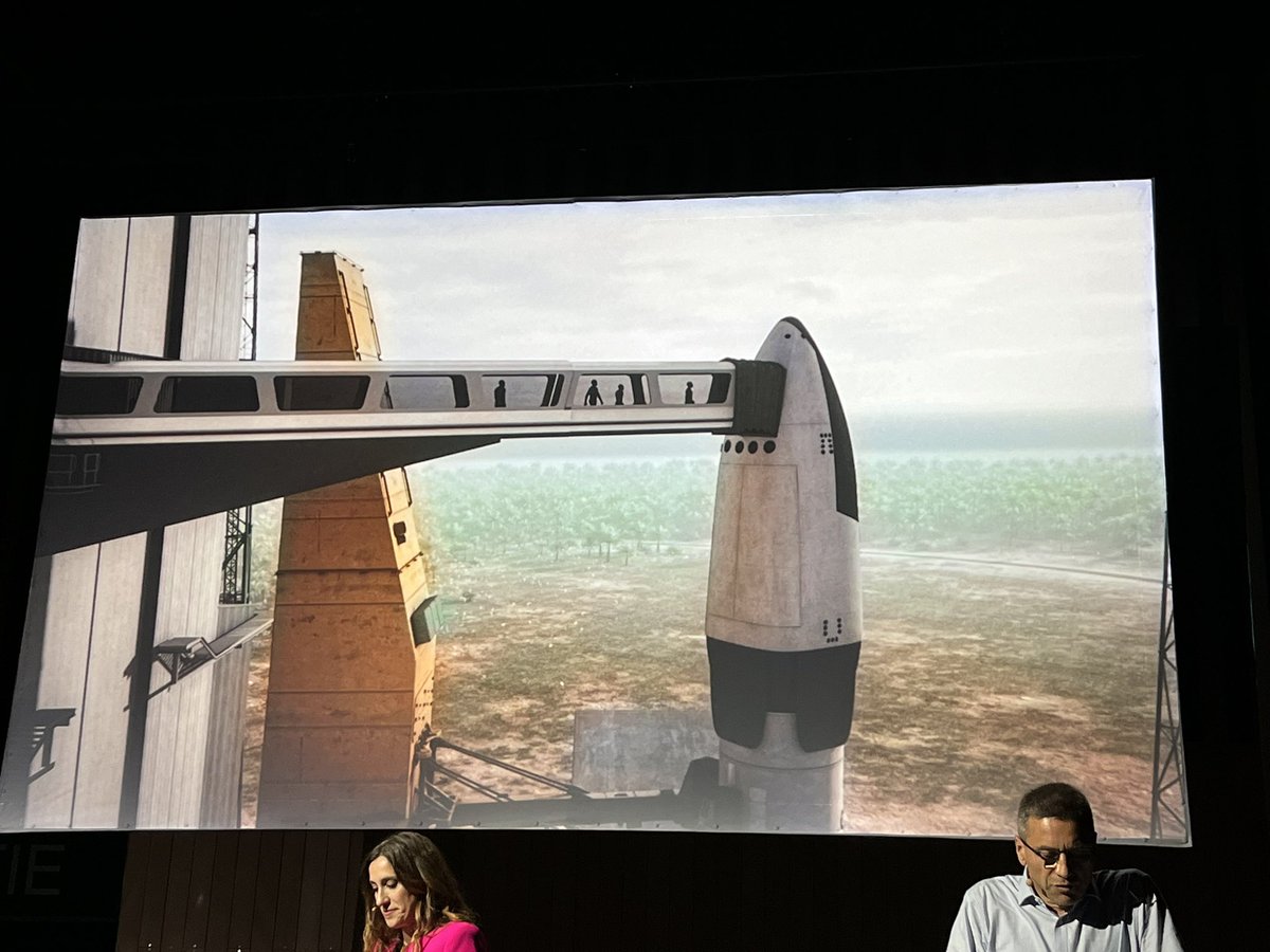 spaceexplore's tweet photo. @IACParis2022 
Sans doute une des annonces les plus intéressantes de ce congrès : #SUSIE par @ArianeGroup et @esa 
Oui vous voyez bien, des astronautes européens lancés par un vaisseau européens. Et il vient se reposer sur ces petites pattes.
On en a rêvé…🤩
@iafastro https://t.co/W52R69jD4h