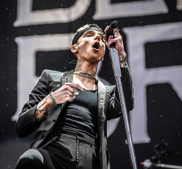 GhostWhoHaunts's tweet photo. @BradyMusicCtr @blackveilbrides @ICENINEKILLS @MIWband @wecameasromans BVB originated in Cincinnati. Formed in 2006 by @andyblack of Delhi, they cut their teeth playing shows at Bogarts, the Madison Theater and the old Madhatter. They’ve sold millions of records, streamed millions more and their music videos have been viewed 
500 million + times. https://t.co/Q5VQcUYwaL