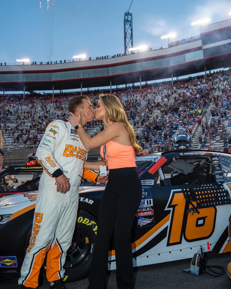 _TaraLea's tweet photo. It’s Bristol Baby! 🏁🏆🐈
@AJDinger @tickles_thecat
@BMSupdates #ItsBristolBaby #regularseasonchamp @XfinityRacing https://t.co/wQBWSqXwtp