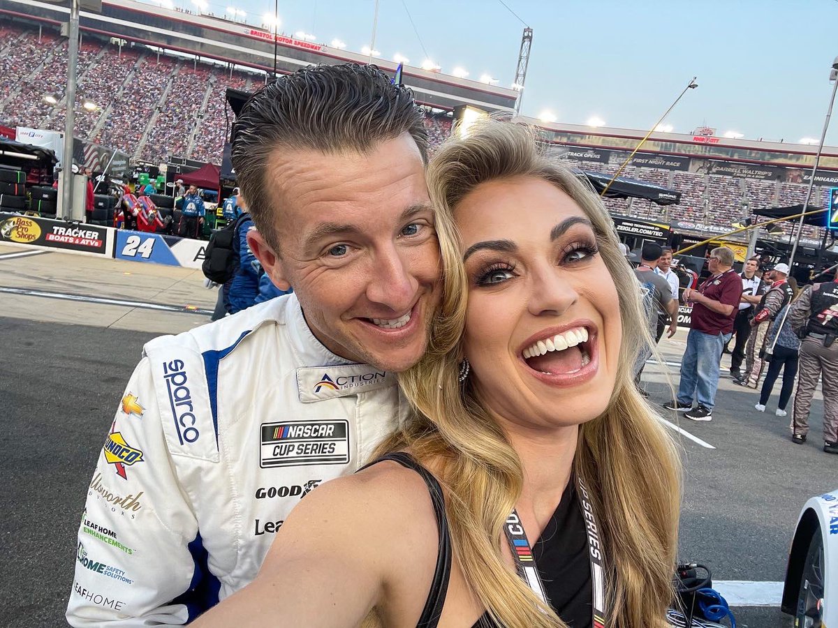 _TaraLea's tweet photo. It’s Bristol Baby! 🏁🏆🐈
@AJDinger @tickles_thecat
@BMSupdates #ItsBristolBaby #regularseasonchamp @XfinityRacing https://t.co/wQBWSqXwtp
