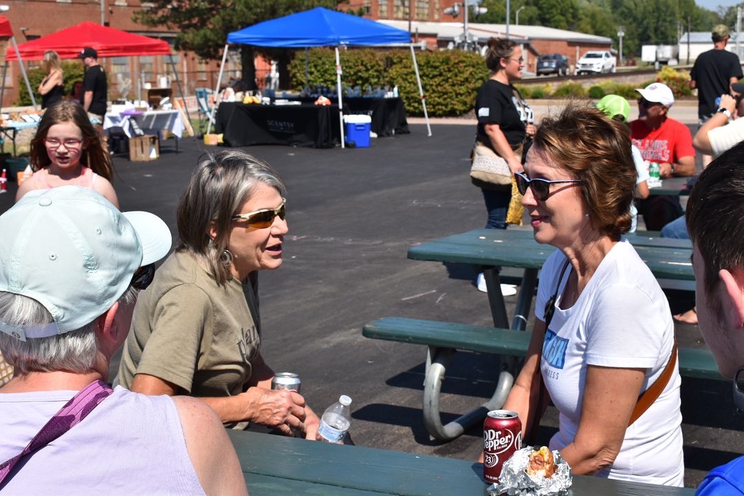 TrishForMO's tweet photo. If there’s one benefit of campaigning, it’s the ample supply of carnival food.
Sullivan, it was a pleasure! 🌭🥤 https://t.co/ttX3whsHfA