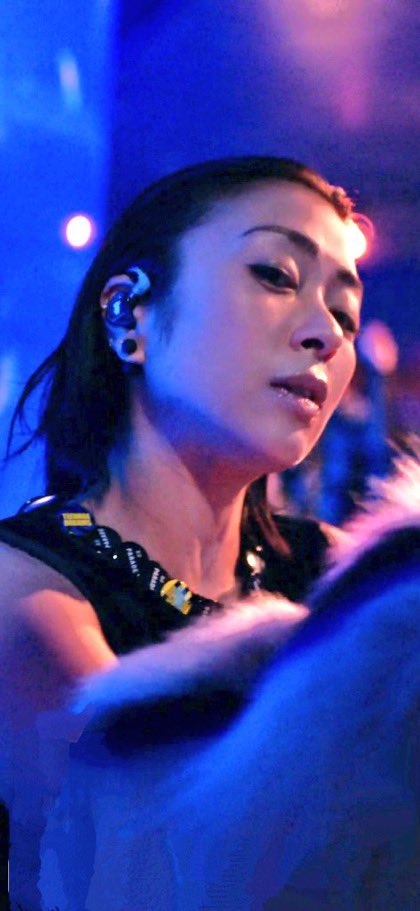 wizgo's tweet photo. この色気でnon-binaryと言われましても…。人間として成熟して来たからこその、怪しい魅力なのか…?!
#宇多田ヒカル
#SomewhereNearMarseilles
#LIVEatSeaParadise
#SpotifyGoStream https://t.co/rhXwPjI9eB