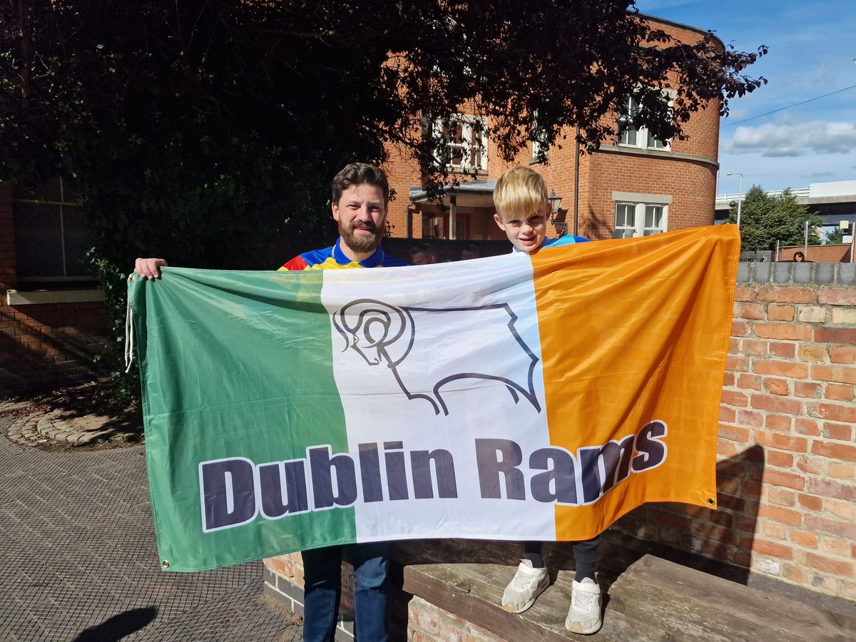 rmchugh81's tweet photo. You're damn right it's an ireland flag!! #dublinrams #irishrams @BBCDerbySport @Ed__Dawes https://t.co/05bFHUzoai
