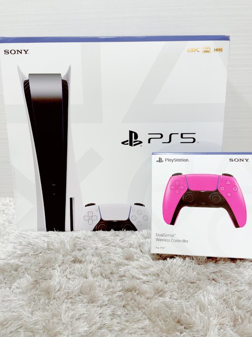 誕生日プレゼントでPS5くれたぁ🥺 嬉しすぎるー！ピンク好きなの知ってるからコントローラーも可愛い💕 ありがとう😁😁😁 おやすみなさい😴 https://t.co/six3Xa6JZm