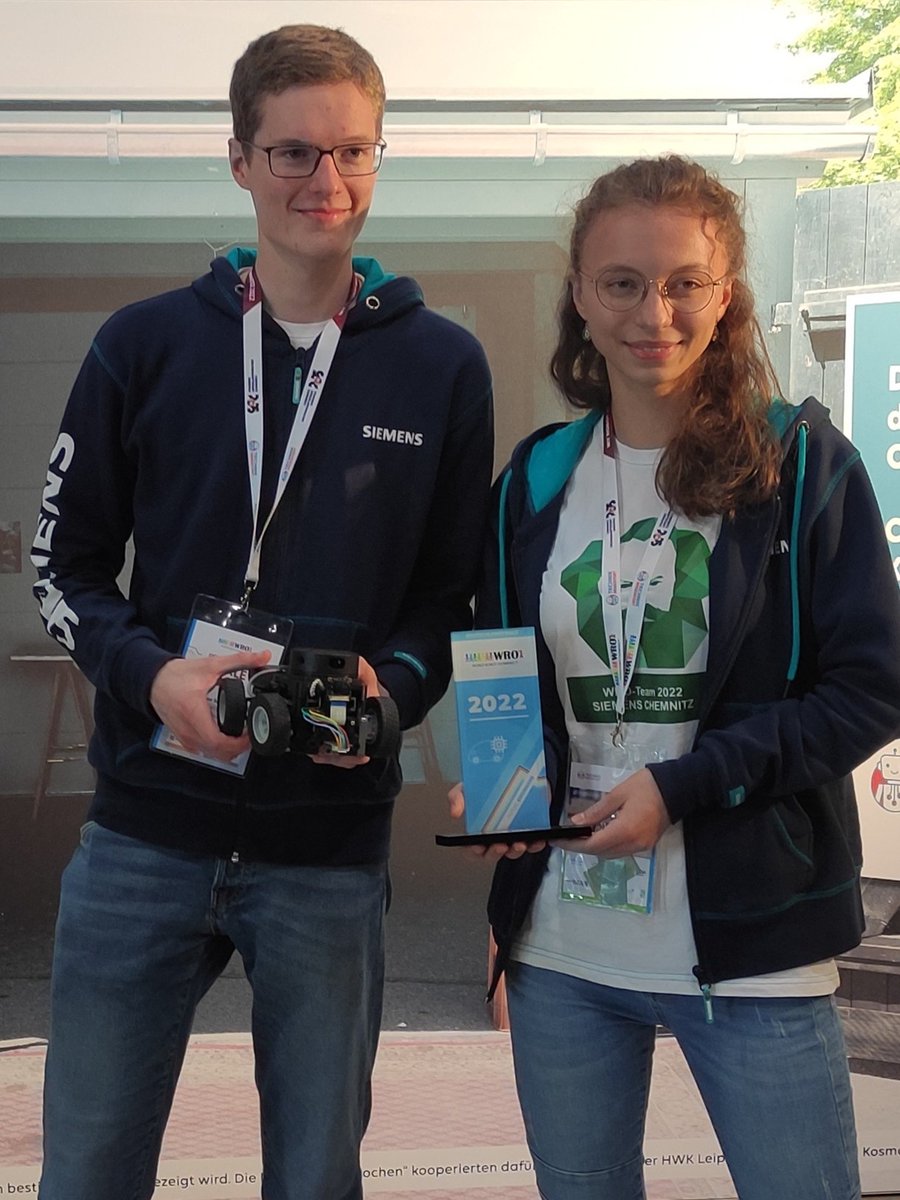 VDE_UBB's tweet photo. Ebenfalls Glückwünsche gehen an das drittplatzierte Team 'Siemens Chemnitz' - tolle Leistung, manchmal fehlt eben das letzte Quäntchen Glück.
Dabei sein ist alles 🤖 https://t.co/FOahtop9mP
