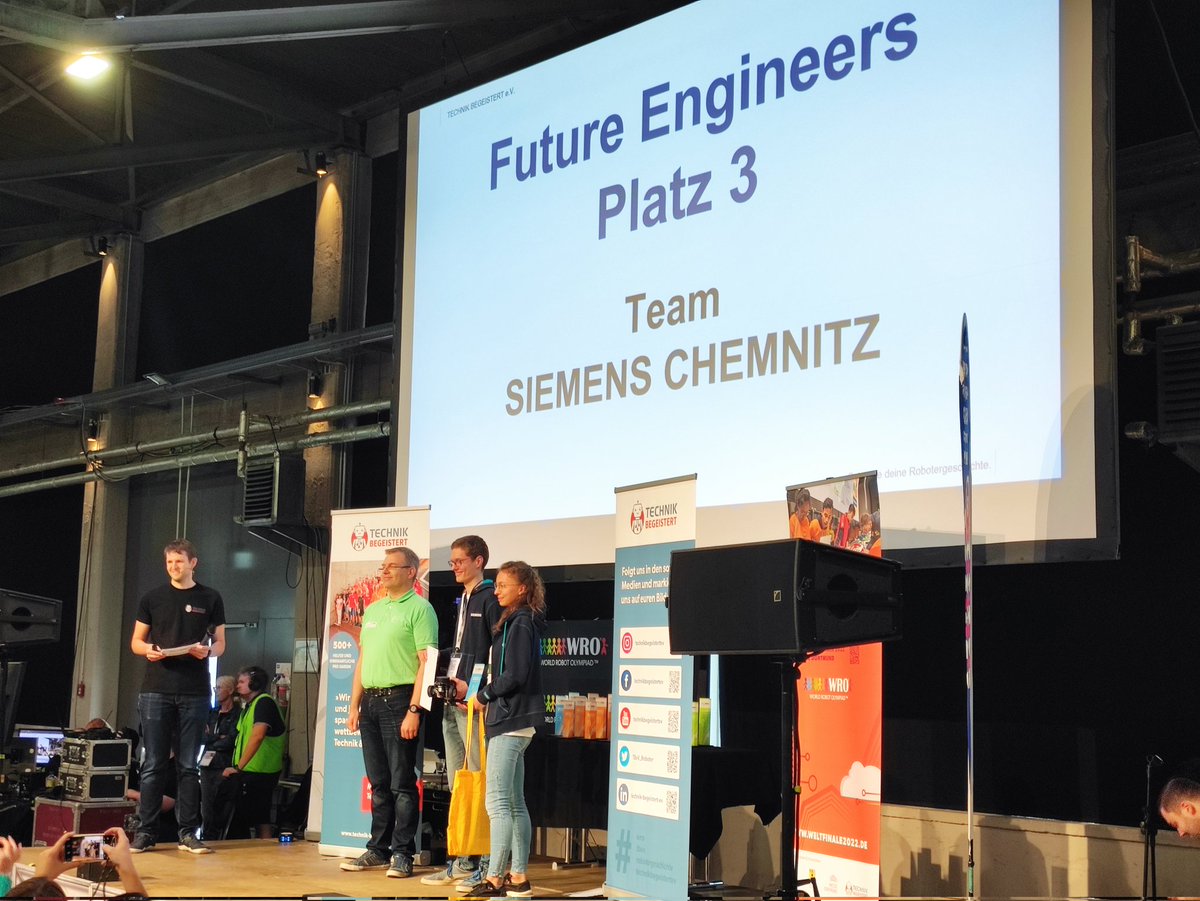 VDE_UBB's tweet photo. Ebenfalls Glückwünsche gehen an das drittplatzierte Team 'Siemens Chemnitz' - tolle Leistung, manchmal fehlt eben das letzte Quäntchen Glück.
Dabei sein ist alles 🤖 https://t.co/FOahtop9mP