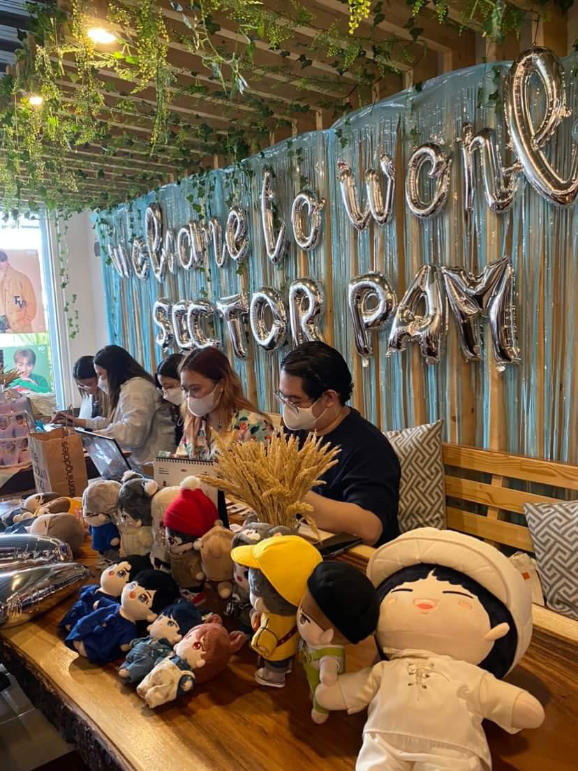 kdramatreats's tweet photo. What a well-spent day with Carats for this successful cupsleeve fundraising event <3

I really had so much fun interacting and playing and jamming Seventeen songs, until next time! See you next month @pledis_17 💙 #SectorPH #SectorPAM https://t.co/T6w19imGXl