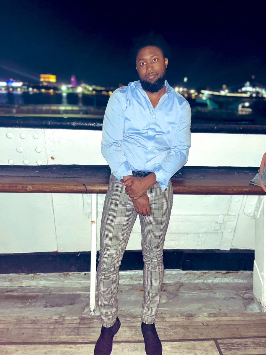 nowaaron_'s tweet image. It’s #ChelseaBoot season! And if @visionvava knows me like I think she does…it’s #Aaron in Chelsea boots season!! 😂