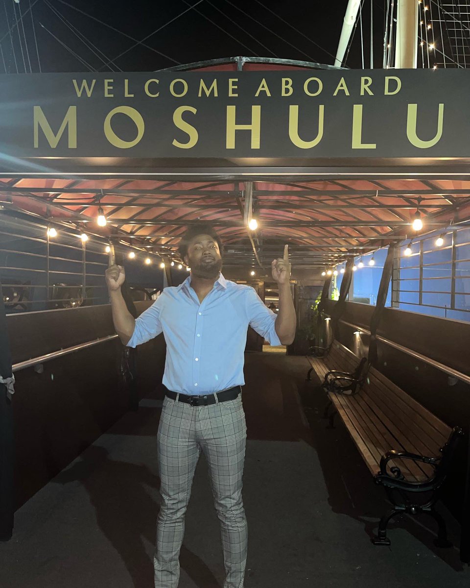 nowaaron_'s tweet image. It’s #ChelseaBoot season! And if @visionvava knows me like I think she does…it’s #Aaron in Chelsea boots season!! 😂