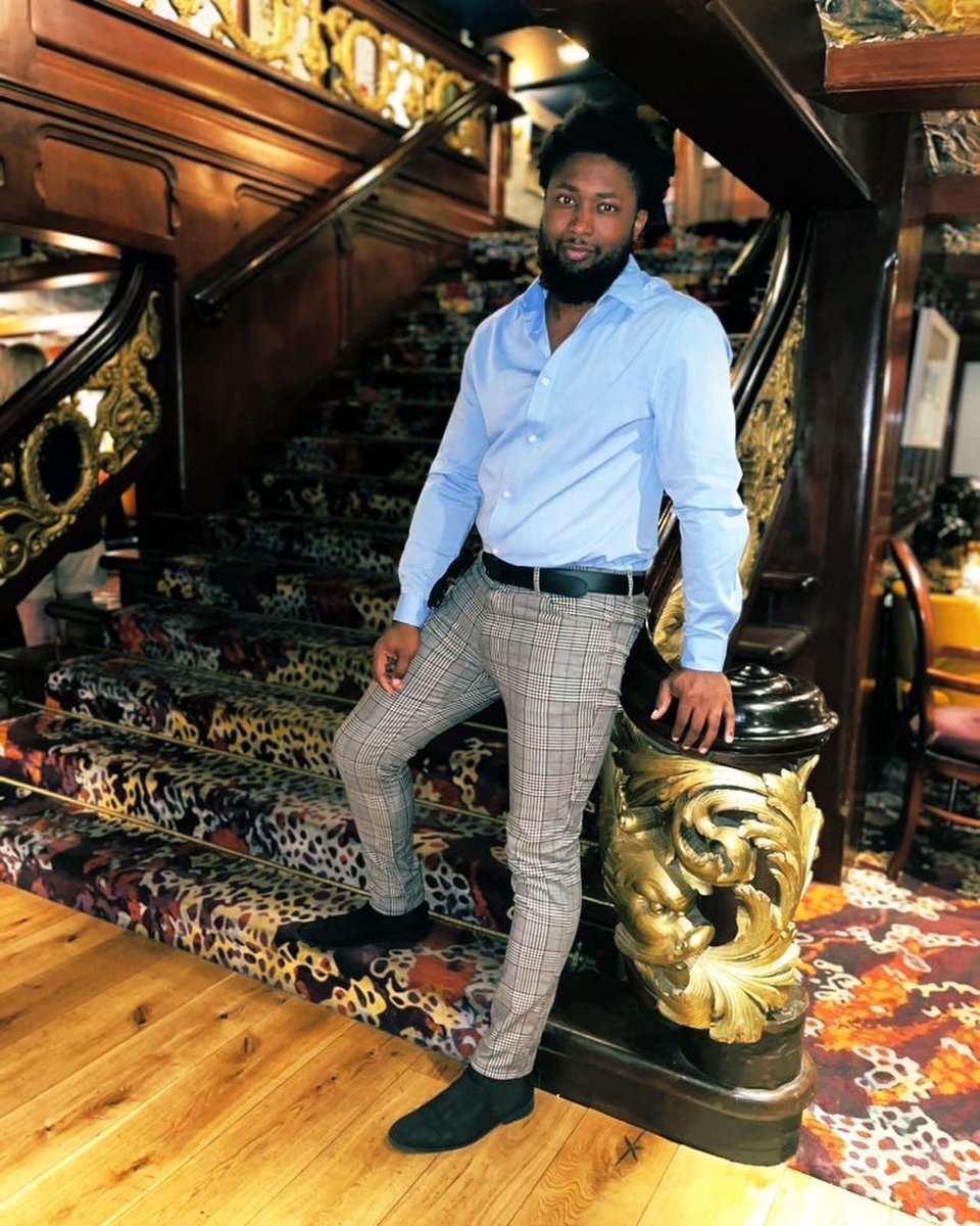 nowaaron_'s tweet image. It’s #ChelseaBoot season! And if @visionvava knows me like I think she does…it’s #Aaron in Chelsea boots season!! 😂