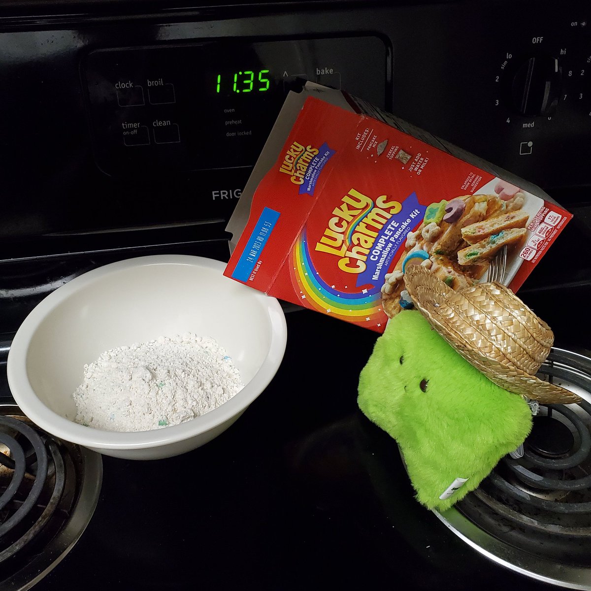 sucklet7's tweet photo. my cousin #mosslet and i worked very hard and made some delicious pancakes. π₯.
#sucklet. #cheflet. @itemlabel. https://t.co/QpBPJTzADh