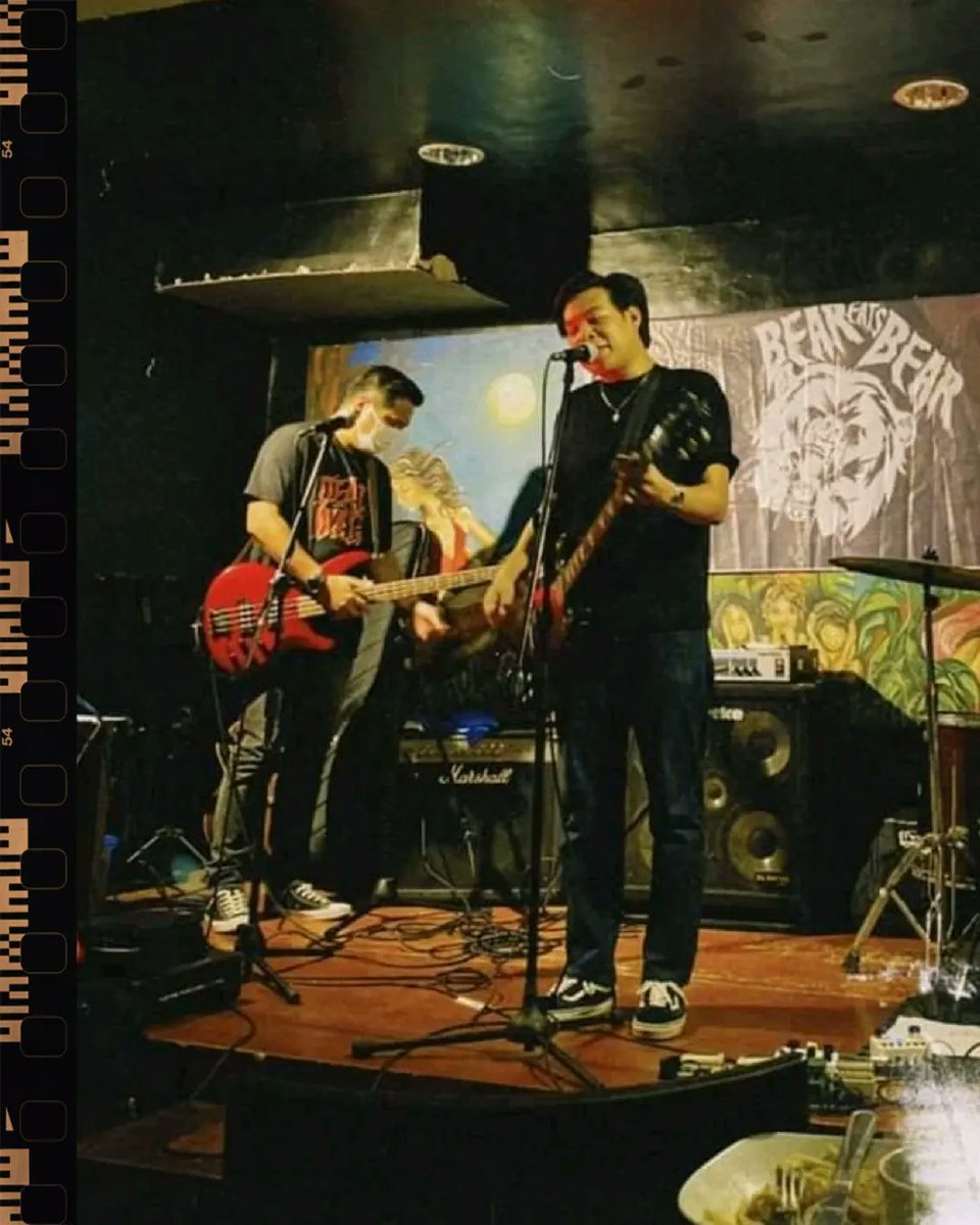forgetfulbob's tweet photo. (1/2) Thank you guys for coming out to the show last night 🖤 It meant the world to us! We got to play new songs, and share our music with y'all :') We will never take that for granted. Thank you Kuraudo Merch, MiksPX and Bear Eats Bear, thank you @handurawpizza Mango. https://t.co/fWA90TkZPk