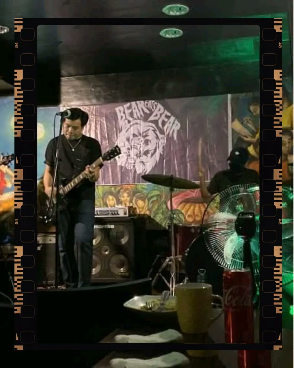 forgetfulbob's tweet photo. (1/2) Thank you guys for coming out to the show last night 🖤 It meant the world to us! We got to play new songs, and share our music with y'all :') We will never take that for granted. Thank you Kuraudo Merch, MiksPX and Bear Eats Bear, thank you @handurawpizza Mango. https://t.co/fWA90TkZPk