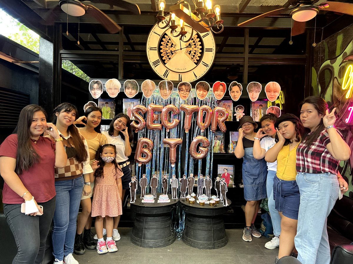 Hoshyneth22's tweet photo. Bawi lahat ng pagod... Thank you and till next time @AlaEhCarats .... 

@seventeenphil 
@CaratLandPH 
#SectorPH
#SectorBTG
#BeTheSunInMNL https://t.co/QYCfoZo5DI