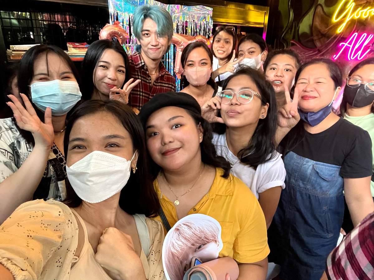Hoshyneth22's tweet photo. Bawi lahat ng pagod... Thank you and till next time @AlaEhCarats .... 

@seventeenphil 
@CaratLandPH 
#SectorPH
#SectorBTG
#BeTheSunInMNL https://t.co/QYCfoZo5DI
