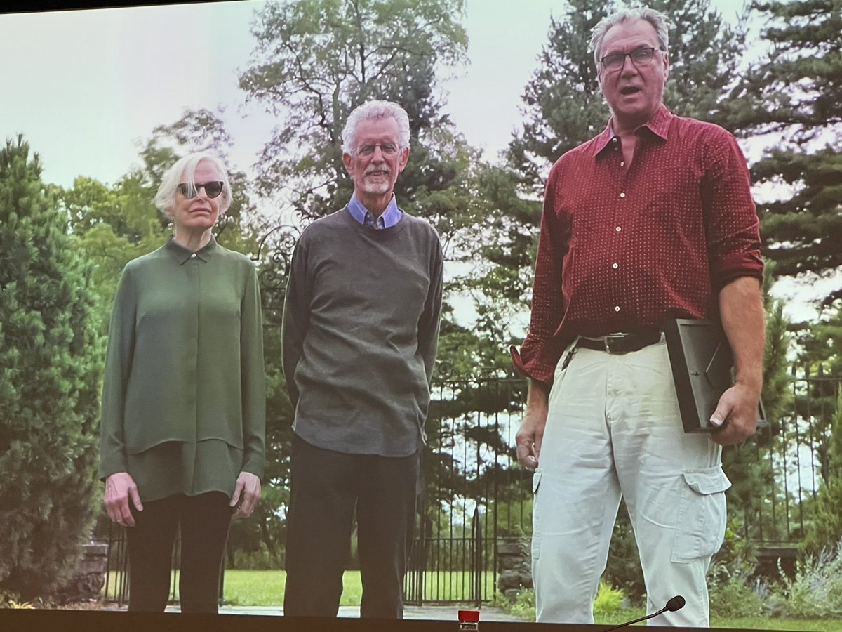 LluisMontoliu's tweet image. President of @ISTT_TG Ernst-Martin Füchtbauer presents the ISTT Prize to Elizabeth Lacy &amp;amp; Frank Constantini, two of the giant pioneers in #transgenesis technologies. The Prize’s diplomas and sculpture are delivered in the US by former ISTT President Wojtek Auerbach. Online talks.