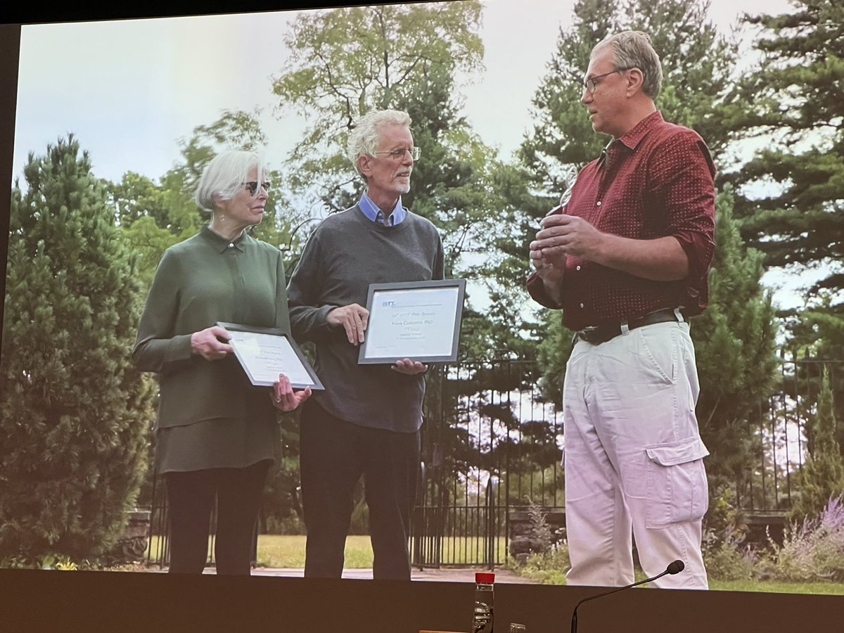 LluisMontoliu's tweet image. President of @ISTT_TG Ernst-Martin Füchtbauer presents the ISTT Prize to Elizabeth Lacy &amp;amp; Frank Constantini, two of the giant pioneers in #transgenesis technologies. The Prize’s diplomas and sculpture are delivered in the US by former ISTT President Wojtek Auerbach. Online talks.