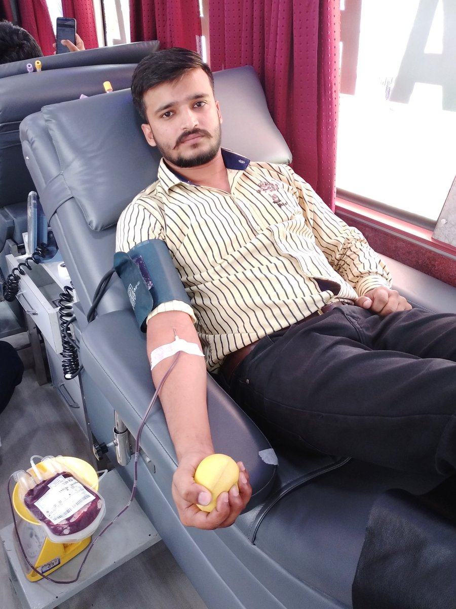 itz__ankit's tweet photo. Donate blood🩸 and be☝️ the reason⏫ for someone's👥 existence😇
#donateblood #savelife #MegaBloodDonationDrive  #HumanityFirst #Mohali https://t.co/zxOnPDqktV
