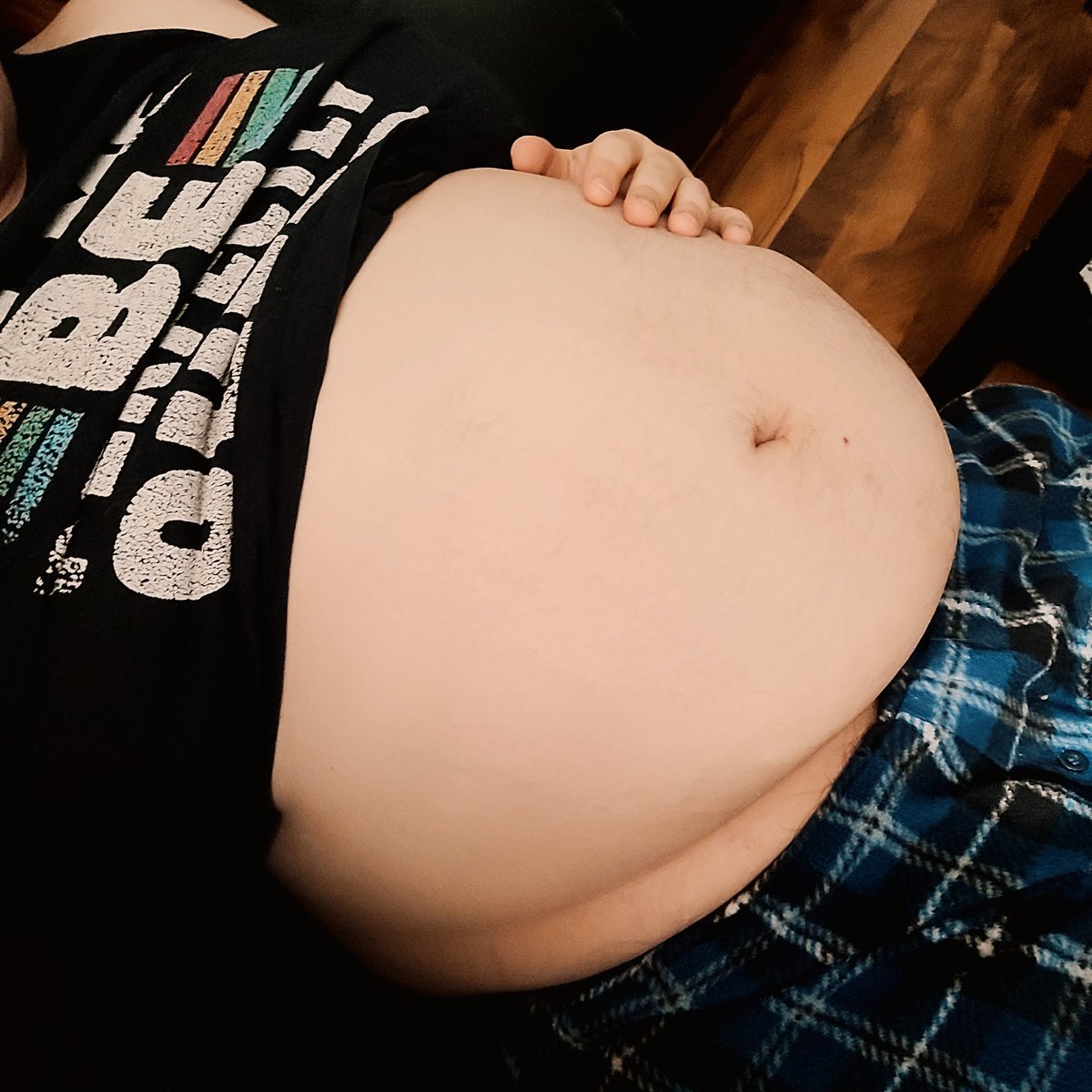 BalloonBelly69's tweet photo. I've been binging for about 4 days now and I've managed to pack on 10 lbs in that time. #bellystuffing #gainer #feedeebelly #feedee https://t.co/mtfyH7dpoJ