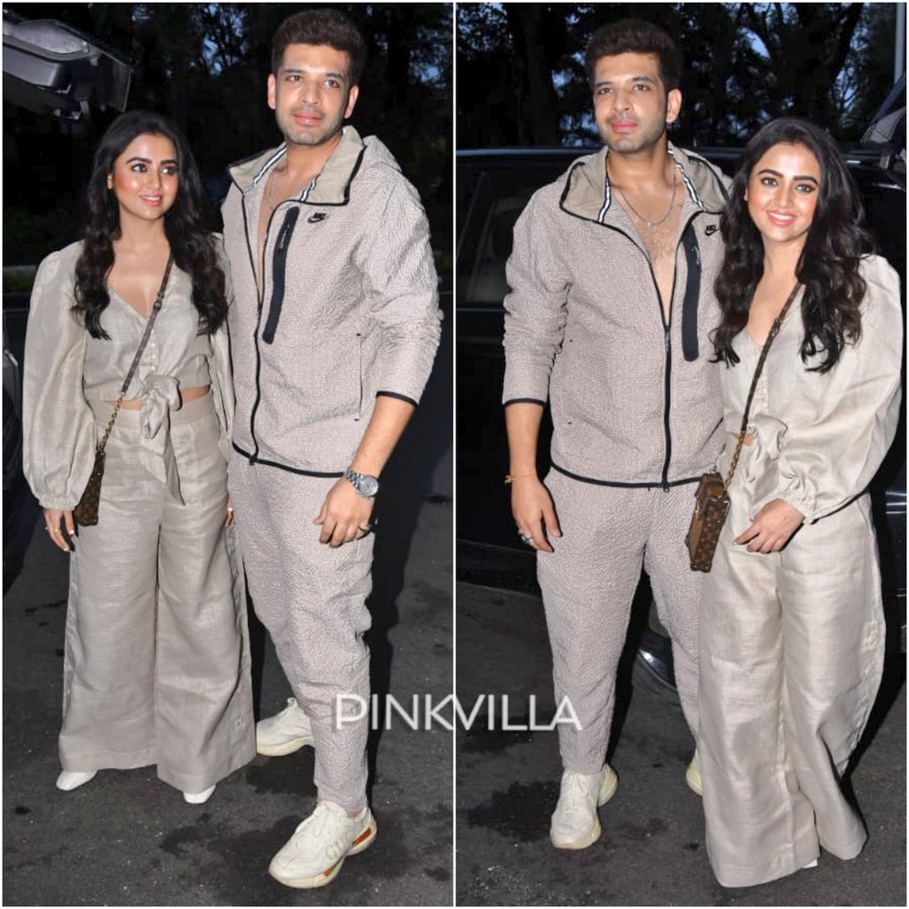 pinkvilla's tweet photo. #Tejran twinning and winning hearts at the airport as they head to Goa❤️✨

#TejasswiPrakash #TejaTroop #tejran #KaranKundrra https://t.co/kLPj8z1Xmw