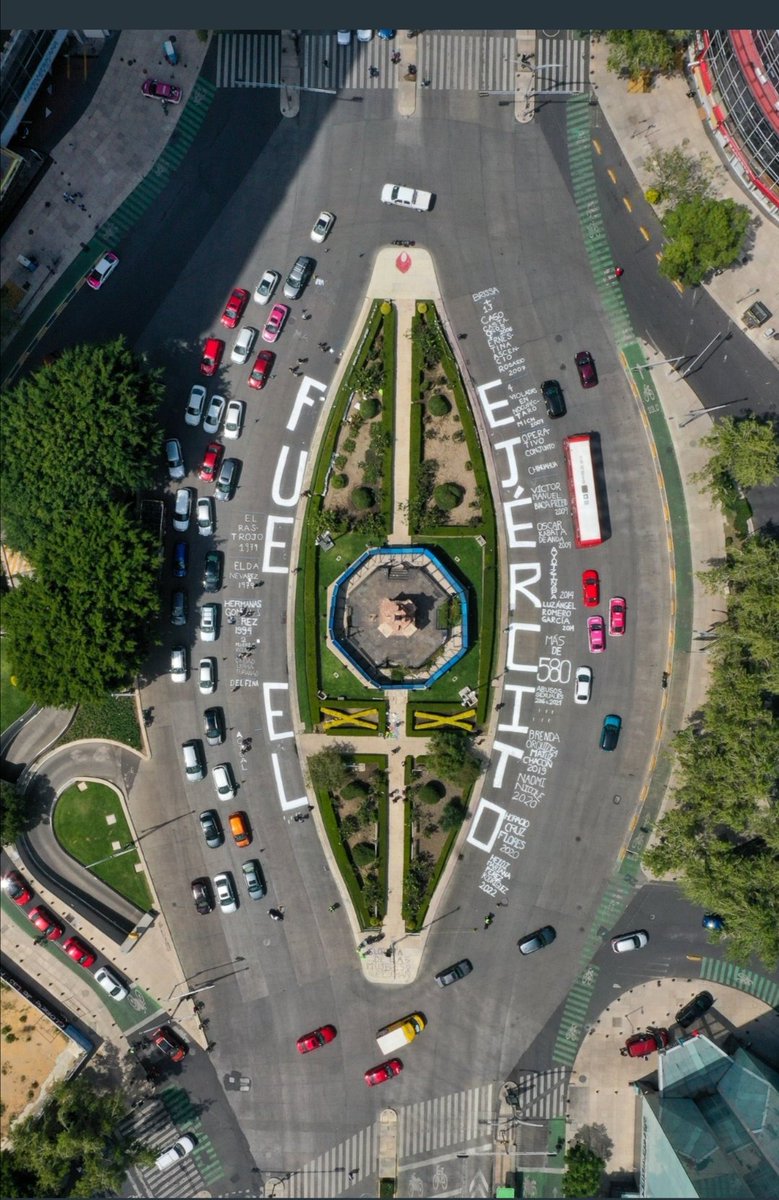 antimonumenta's tweet photo. Acciones políticas contundentes se realizaron esta semana en #CiudaddeMéxico: la #Antigrita, la colocación de una manta monumental en la #Esteladeluz y las pintas en la #GlorietaDeLasMujeresQueLuchan y #monumentoalaRevolución
¡Mujeres contra la guerra y el terrorismo de Estado! https://t.co/YUuZybef1P