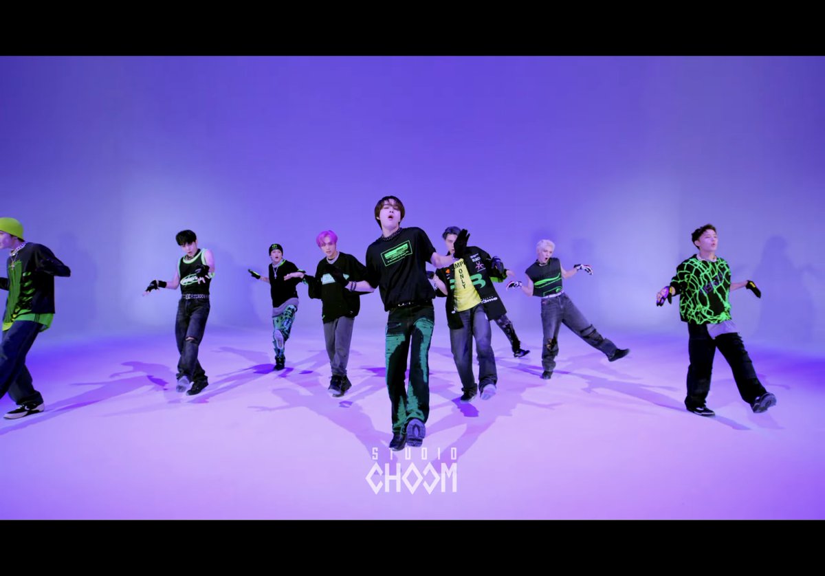 NCT_D7V's tweet photo. When i look at the music video performance, i really fall in love with this crab like movement. It remind me of a crab so so much. In a cute way, they make it a strong move that I tend to follow heheh. ALL THE BEST NCT 127.

#BEORIGINAL_NCT127 @M2MPD https://t.co/VqKqGSf5jC