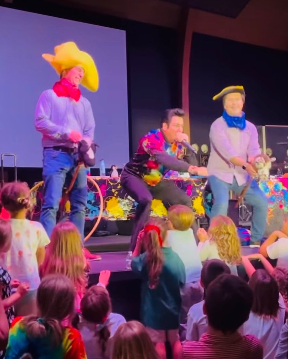 RetroBill's tweet photo. 🤠👍THUMBS UP and “YE-HA”🐎💨 to everyone that attended my Family Show in🏝Key Biscayne, FL! You were an AWESOME Audience! 👏
THANKS to the Sponsors:
#KeyBiscaynePolice
#KindnessCommittee
#TheGoldenHog
#WinnDixieKeyBiscayne
#CrossbridgeChurch
#RandazzosKeyBiscayne https://t.co/FfWUJ6rW2X